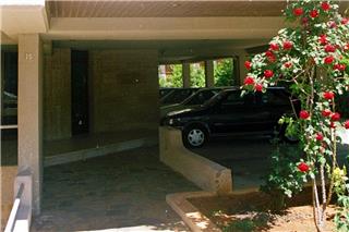 Πάρκινγκ στην πιλοτή: Μπορεί να στο απαγορεύσει η πολυκατοικία;