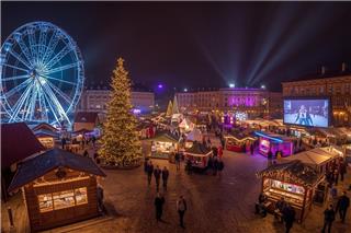 Κουβέρτες, ζεστά ροφήματα και αγαπημένες ταινίες σε ένα μαγικό υπαίθριο σινεμά - το πρώτο του είδους του στην Ευρώπη!