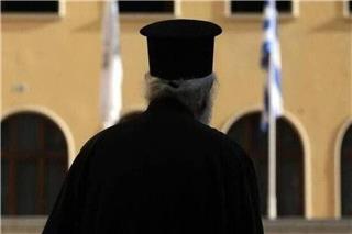 Αγία Παρασκευή: Μεθυσμένος ιερέας γύρισε σπίτι χωρίς ράσο και σταυρό ‑ Τον έδιωξε η παπαδιά