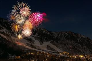 Αντίο βεγγαλικά: Η πρώτη χώρα που «κόβει» τα πυροτεχνήματα για χάρη της ασφάλειας