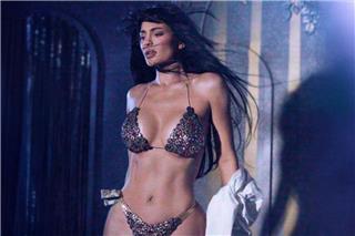 Κάιλι Τζένερ: Γυμνή α λα Ντέμι Μουρ στο Striptease ‑ Δείτε φωτογραφίες
