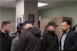 Εισβολή μελών του Ρουβίκωνα στο δημαρχείο Ηλιούπολης - Βίντεο