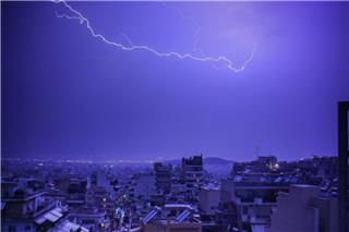 Καιρός: Δύσκολο το επόμενο 24ωρο με βροχές, καταιγίδες και χαλαζοπτώσεις