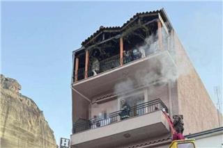 Μεγάλη φωτιά σε ξενοδοχείο της Καλαμπάκας ‑ Νεκρός ο ιδιοκτήτης που πήδηξε από τον πρώτο όροφο