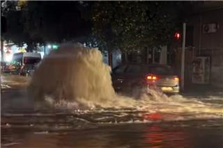 Υπερχείλιση φρεατίου λόγω της κακοκαιρίας στην Καλλιθέα – Η απάντηση του Δήμου