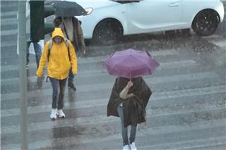 Έκτακτο δελτίο και προειδοποιήσεις μετεωρολόγων για ισχυρή κακοκαιρία αυτή τη βδομάδα: Πότε έρχονται έντονες βροχές στην Αττική