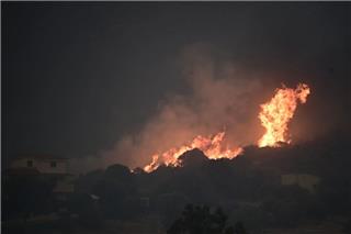 Ένας νεκρός, καμένα σπίτια και ανυπολόγιστες καταστροφές από τη φωτιά στην Κερατέα