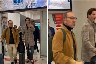 Κέβιν Σπέισι: Θερμή υποδοχή στην Κύπρο μετά την αθώωσή του για σeξουαλική επίθεση σε άντρες