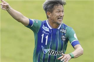 King Kazu: Ο άνθρωπος που νίκησε τον χρόνο υπογράφει το 40ό του επαγγελματικό συμβόλαιο!