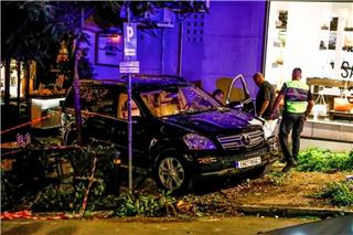 Σοβαρό ατύχημα στο Κολωνάκι: Λύθηκε το χειρόφρενο στο τζιπ – Συνελήφθη ο οδηγός, 11 τραυματίες στο ΚΑΤ, σοβαρά ο ένας