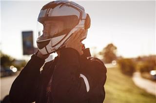 Δεν θα παίρνει μπρος το αυτοκίνητο χωρίς αλκοτέστ και δεν θα ξεκινά η μηχανή αν δεν φορά ο οδηγός κράνος