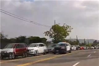 Δημοσιονομική παράλυση χωρίς προηγούμενο στις ΗΠΑ: Ουρές χιλιομέτρων στην Καλιφόρνια για δωρεάν τρόφιμα