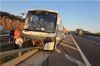 Ε.Ο. Αθηνών - Θεσσαλονίκης: Τροχαίο με λεωφορείο που προσέκρουσε στις μπάρες