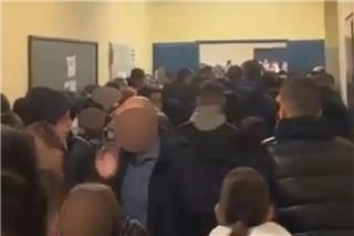 Λάρισα: Επιτέθηκαν μαζικά σε συμμαθητή τους όταν έμαθαν ότι παρενόχλησε σeξουαλικά μαθήτρια