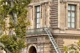 Τι μπορούν να κάνουν οι ληστές του Λούβρου με τα κοσμήματα που άρπαξαν από το μουσείο