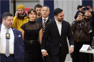 Ποια είναι η σύζυγος του Ζοχράν Μαμντάνι; Ο έρωτας μέσω εφαρμογής γνωριμιών, η μάχη κατά του «αμερικανικού ιμπεριαλισμού»