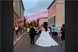 Γαμπρός και νύφη... έτρεξαν μαζί με δρομείς στο κέντρο της Αθήνας - Δείτε το βίντεο