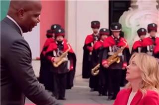 Η viral αντίδραση της Μελόνι στη θέα του δίμετρου προέδρου της Μοζαμβίκης