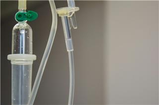 Σοκ στη Γλυφάδα: 69χρονη γυναίκα δέχθηκε άγριο χτύπημα ενώ τάιζε αδέσποτες γάτες