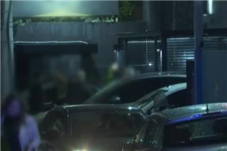 Έκρηξη έξω από το νυχτερινό κέντρο στο Μπουρνάζι στο οποίο είχε πέσει νεκρός 37χρονος από μαχαίρωμα