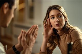 Όταν η αγάπη γίνεται πεδίο ελέγχου: Πώς αναγνωρίζεις και αντιμετωπίζεις έναν ναρκισσιστή