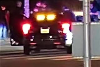 H στιγμή της σύλληψης του Νικ Ράινερ από την αστυνομία μετά τη δολοφονία των γονιών του