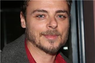 Νίκος Μίχας: Από τραγουδιστής στην πρώτη γραμμή στις αεροδιακομιδές του ΕΚΑΒ – Η στροφή καριέρας