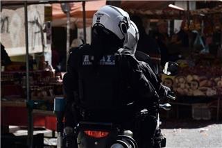 Σοκ στους Αγίους Αναργύρους: Σοβάς έπεσε στο κεφάλι 14χρονης που περίμενε σε στάση