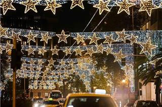 Χριστούγεννα 2025: Ανακοινώθηκε το εορταστικό ωράριο – Πώς θα λειτουργήσουν τα εμπορικά καταστήματα