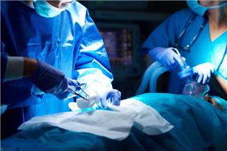 Πρωτοφανής επέμβαση στην Κίνα: Γιατροί «έσωσαν» το αυτί γυναίκας, τοποθετώντας το προσωρινά στο πόδι της