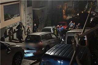 Θανατηφόρο τροχαίο στο Παγκράτι: Έπεσε σε τρία σταθμευμένα οχήματα και σκότωσε πεζή