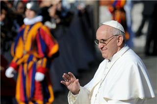 Από τον Πάπα Φραγκίσκο στον Ντέιβιντ Λιντς: Οι προσωπικότητες που έφυγαν από τη ζωή το 2025