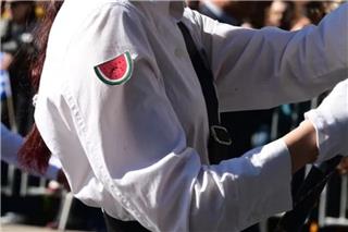 Φροντιστήριο προσφέρει πλήρη υποτροφία στις μαθήτριες που «φόρεσαν» το καρπούζι στην παρέλαση