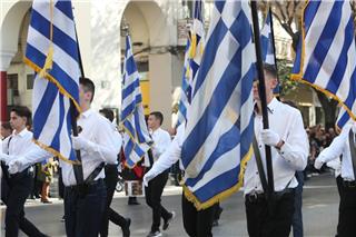 Οργή για τον αποκλεισμό μαθητή με αυτισμό από τη σημαιοφορία στη μαθητική παρέλαση – ΕΣΑμεΑ: «Να διερευνηθούν οι ευθύνες»