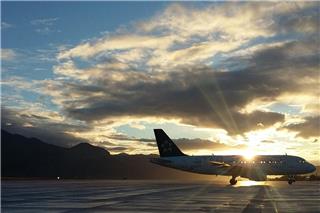 Black Friday 2025: Εκπτώσεις και στα αεροπορικά εισιτήρια – Τι πρέπει να γνωρίζεις για την καλύτερη ευκαιρία