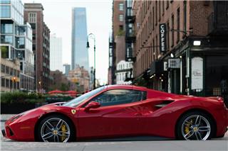 Φθιώτιδα: Αγρότης έκανε δώρο στην κόρη του ένα κάθισμα Ferrari – Το τοποθέτησε μπροστά στο τρακτέρ της