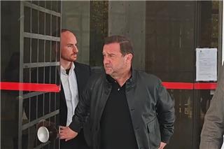 Νίκος Πλακιάς: «Υπαίτιος ο Καραμανλής για τη δολοφονία 57 ψυχών» δήλωσε έξω από τον Αρειο Πάγο