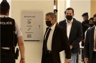 Τρεις κρατούμενοι απείλησαν τον Σαρκοζί στη φυλακή