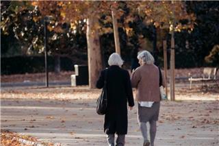 87χρονη εργάζεται σε δύο δουλειές για 10 ευρώ την ώρα: «Δεν μπορώ ακόμη να συνταξιοδοτηθώ»