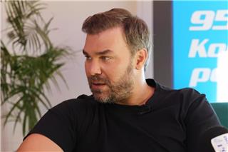 Γιώργος Σαμπάνης: «Έπαθα αιμάτωμα, έσπασε ο αδένας και πέταξε αίμα πάνω στις χορδές»