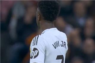 Ιερέας προτείνει… «κοινωνική κάθαρση» για τον Βινίσιους μετά την επίμαχη χειρονομία