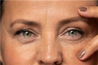 Αυτό το σημείο στο σώμα μας προδίδει την ηλικία μας πιο γρήγορα