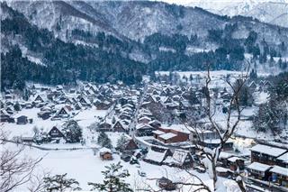 5 μοναδικά μέρη στην Ελλάδα για να ζήσεις όντως λευκά Χριστούγεννα με πολύ χιόνι!