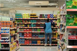 Παραμονή Χριστουγέννων: Τι ώρες θα είναι ανοιχτά σήμερα τα σούπερ μάρκετ και τα εμπορικά καταστήματα