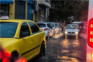 Ανεστάλη η απεργία των ταξί λόγω της κακοκαιρίας Byron - Κανονικά στους δρόμους