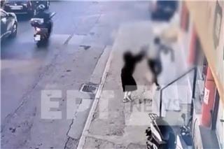 Θεσσαλονίκη: 25χρονος επιτέθηκε και άρπαξε το κινητό 15χρονης σε κεντρικό δρόμο ‑ Δείτε βίντεο