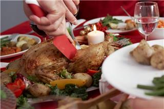 Πανάκριβο το φετινό εορταστικό τραπέζι: Πόσα παραπάνω θα πληρώσουμε στο ρεβεγιόν - Οι μεγαλύτερες αυξήσεις