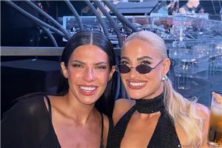 Σάλος με Ιωάννα Τούνη και Στέλλα Πάσσαρη: «Πλαστικές σαλαμάνδρες, καίγεται η χώρα που σας ταΐζει»