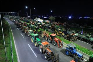 «Δεν κάνουμε βήμα πίσω»: Αποφασισμένοι οι αγρότες – Σκέψεις για μπλόκα σε λιμάνια