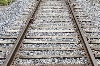 Σίνδος: Επιβεβαιώνει η Hellenic Train ότι τρένο μπήκε σε λάθος γραμμή, διαψεύδει ο ΟΣΕ